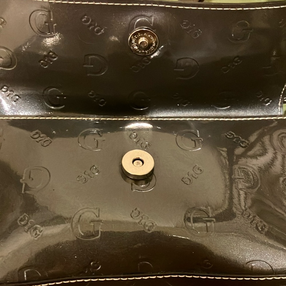 Guess purse - Picture 3 of 8